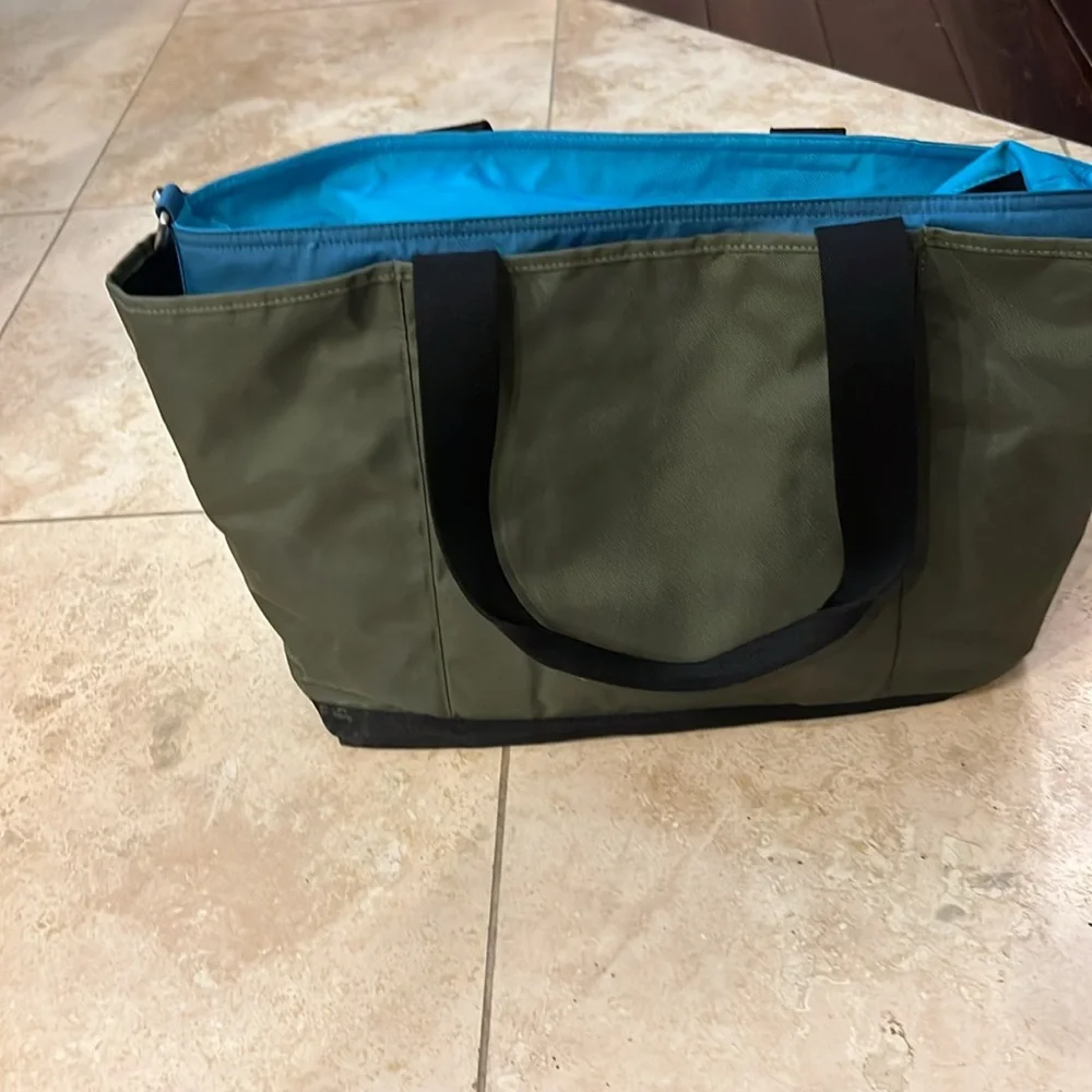 Diaper bag . State . New with tags - Picture 12 of 13